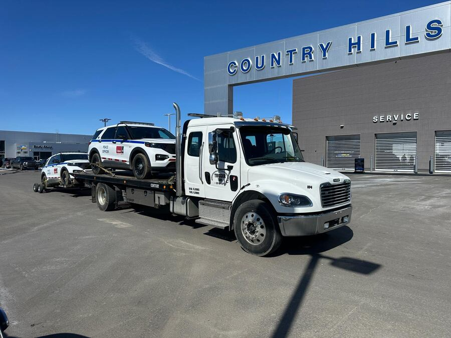 safety tips while waiting for a tow truck by Trigger Towing